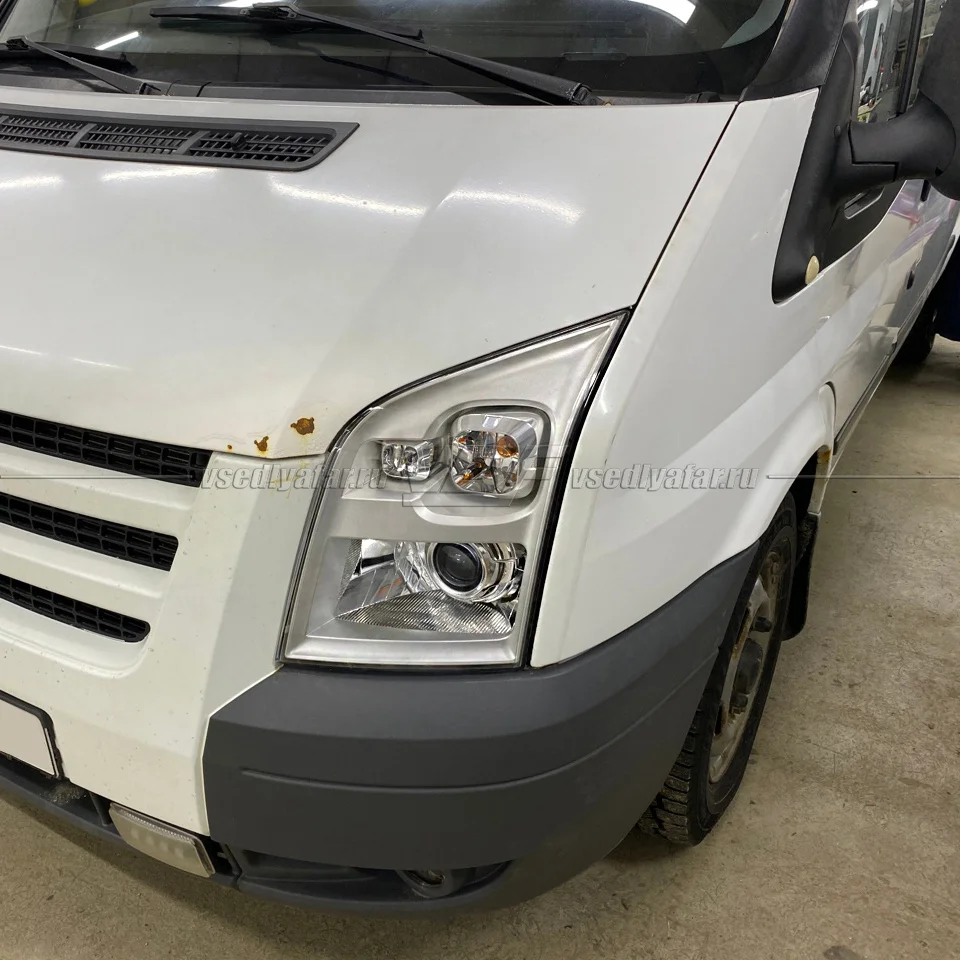 Стекло для фары Ford Transit (2006-2014) Левое