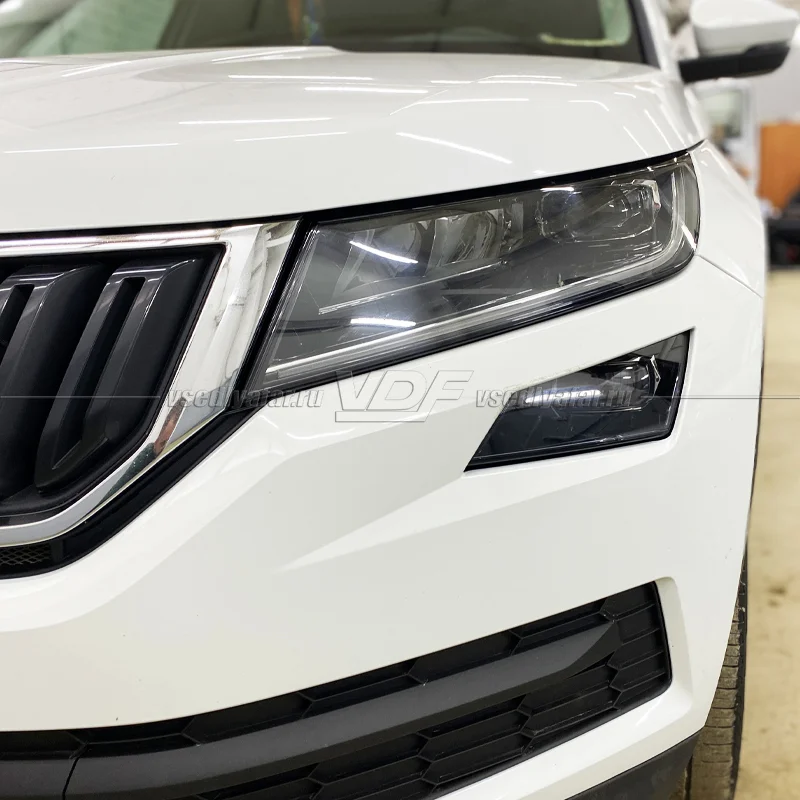 Стекло противотуманной фары для Skoda Kodiaq (2016-2022) Левое