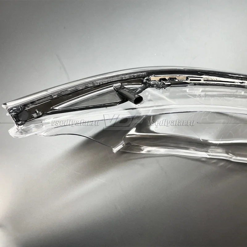 Стекло для фары BMW 5 E60 / E61 (2003-2010) Правое С LED ресничкой