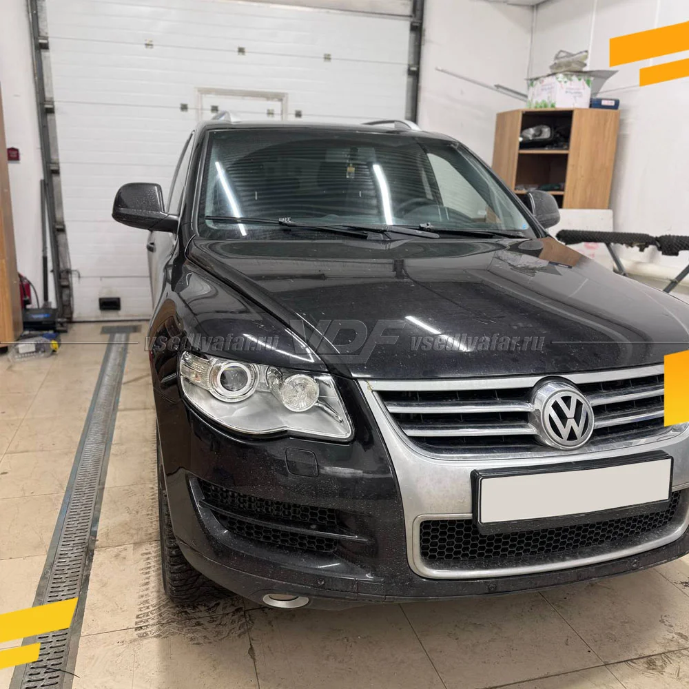Стекло для фары Volkswagen Touareg (2006-2010) Правое