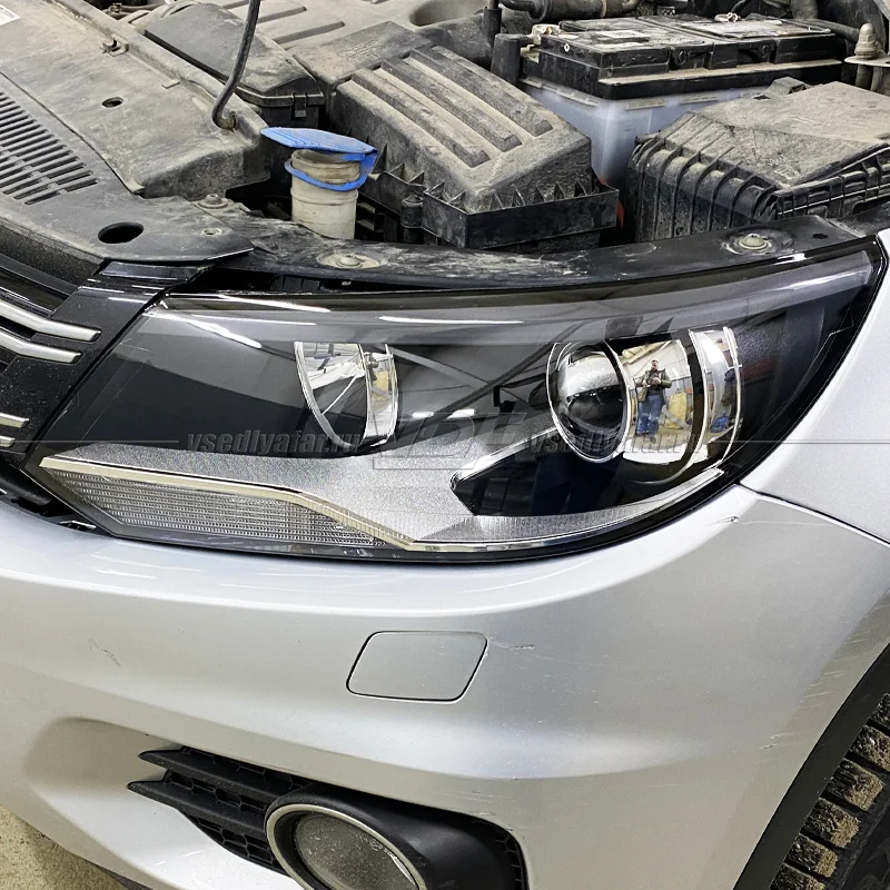 Стекло для фары Volkswagen Tiguan (2011-2016) Левое Ксенон