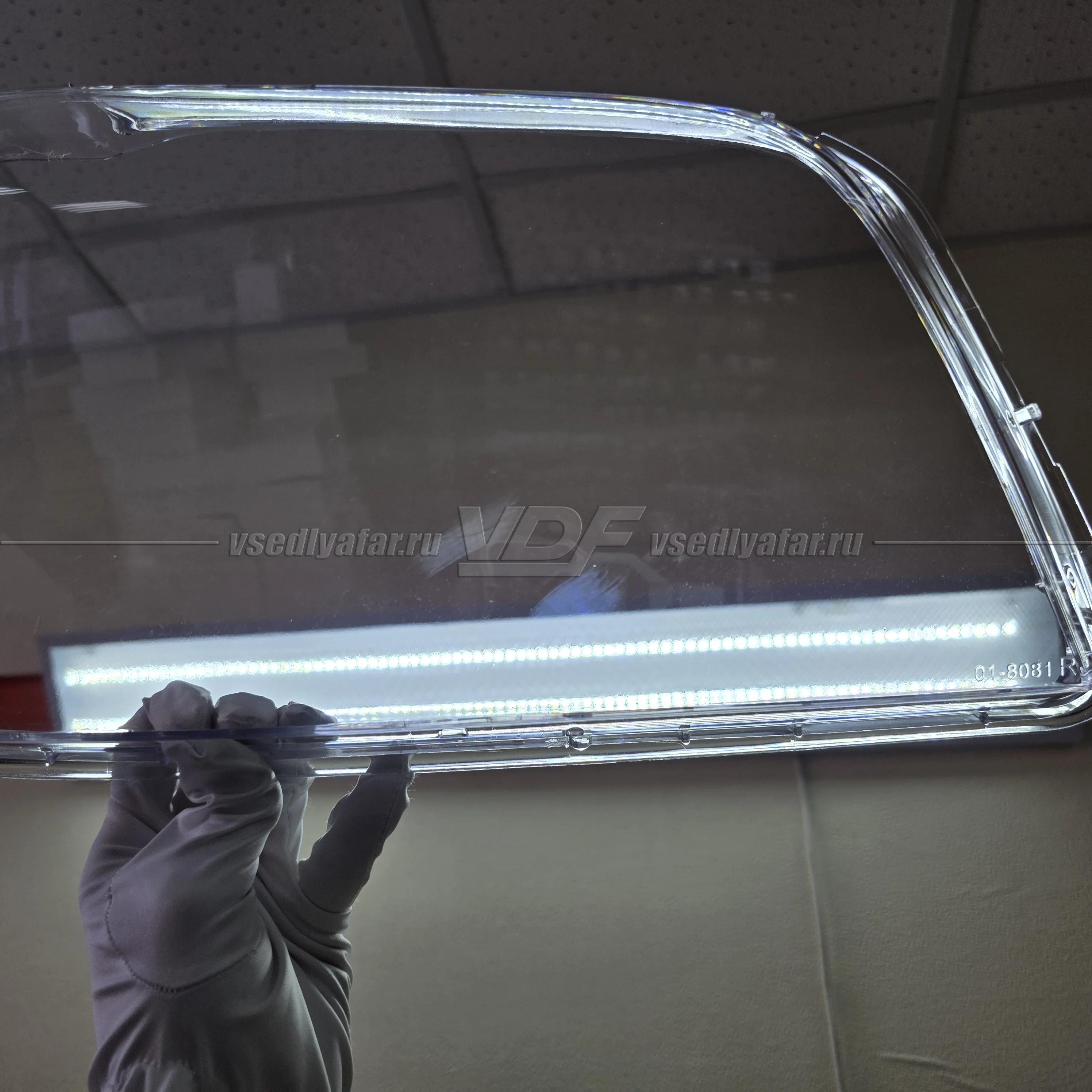 Уцененное стекло для фары Toyota Highlander (XU20) (2003-2007) Правое №1
