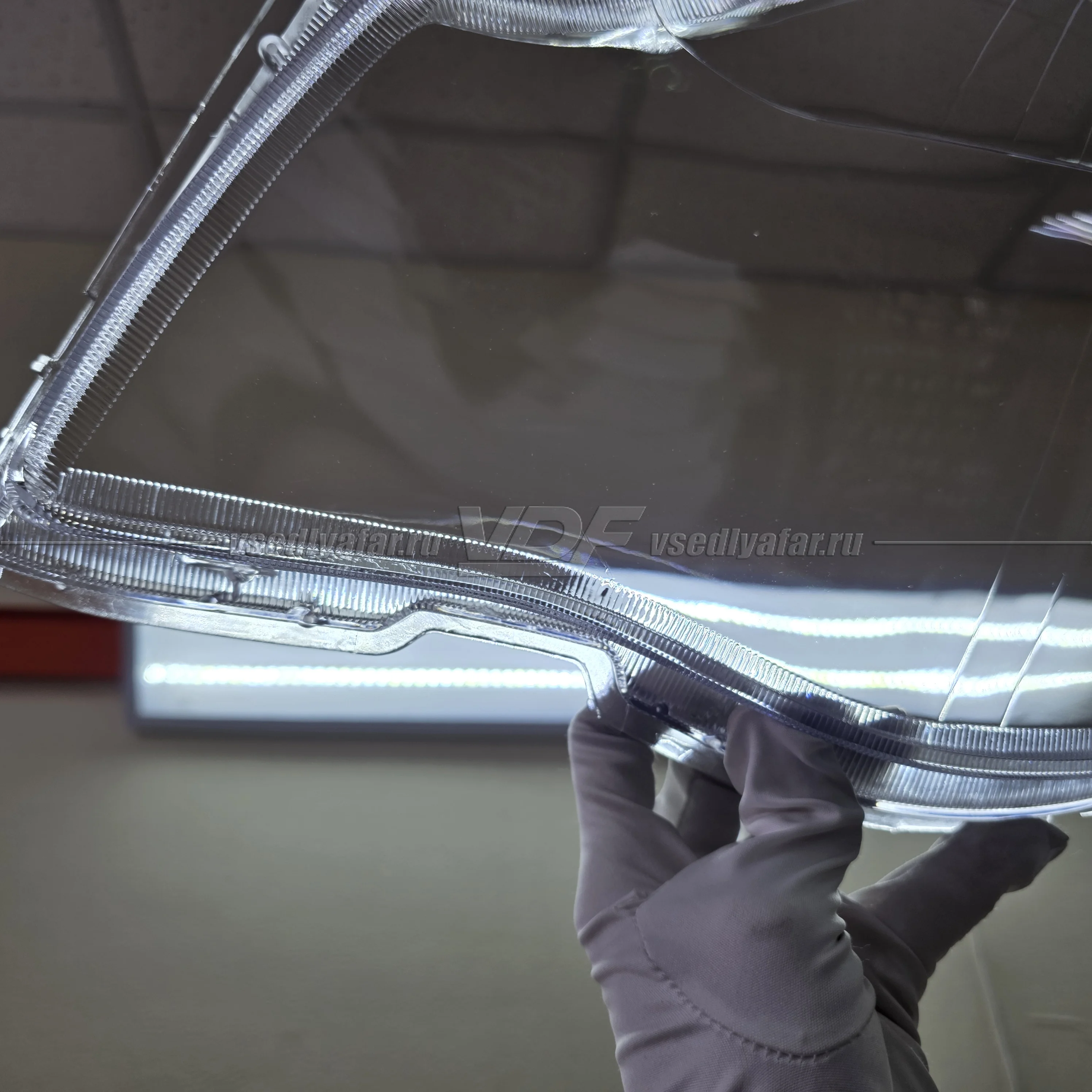 Уцененное стекло для фары Nissan Bluebird Sylphy (2005-2012) Левое №7