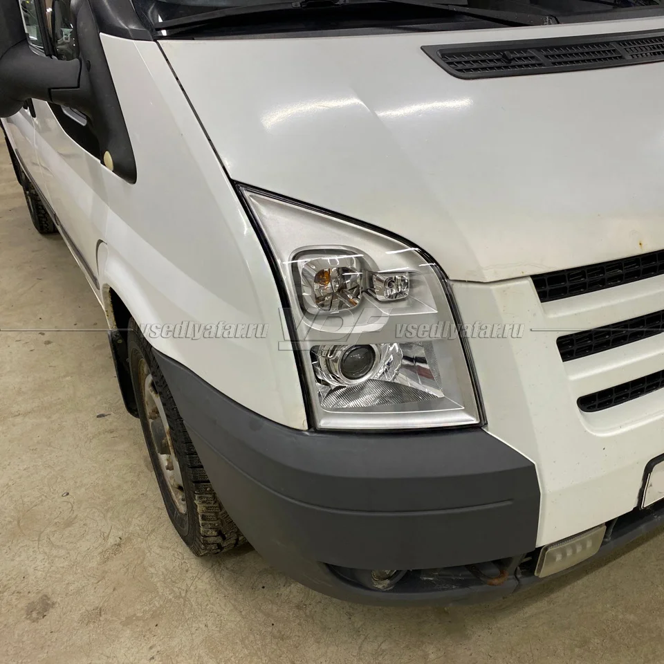 Стекло для фары Ford Transit (2006-2014) Правое