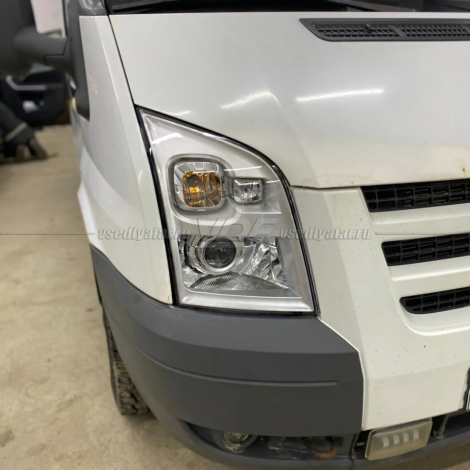 Стекло для фары Ford Transit (2006-2014) Правое