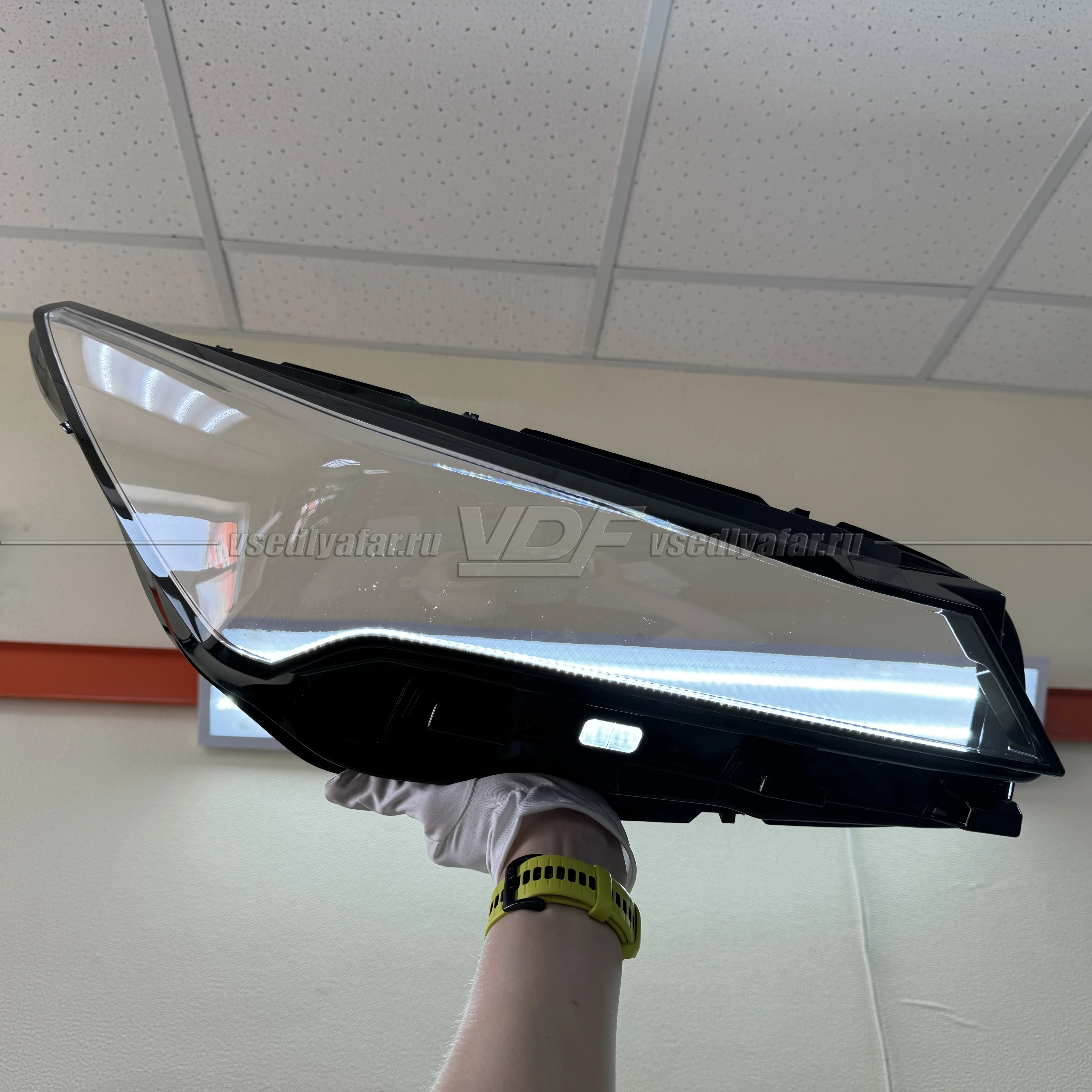 Уцененное стекло для фары Geely Coolray SX11 (2023-2024) Правое №1