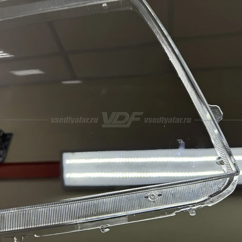 Уцененное стекло для фары Toyota Land Cruiser 100 (2005-2007) прозрачное Правое №3