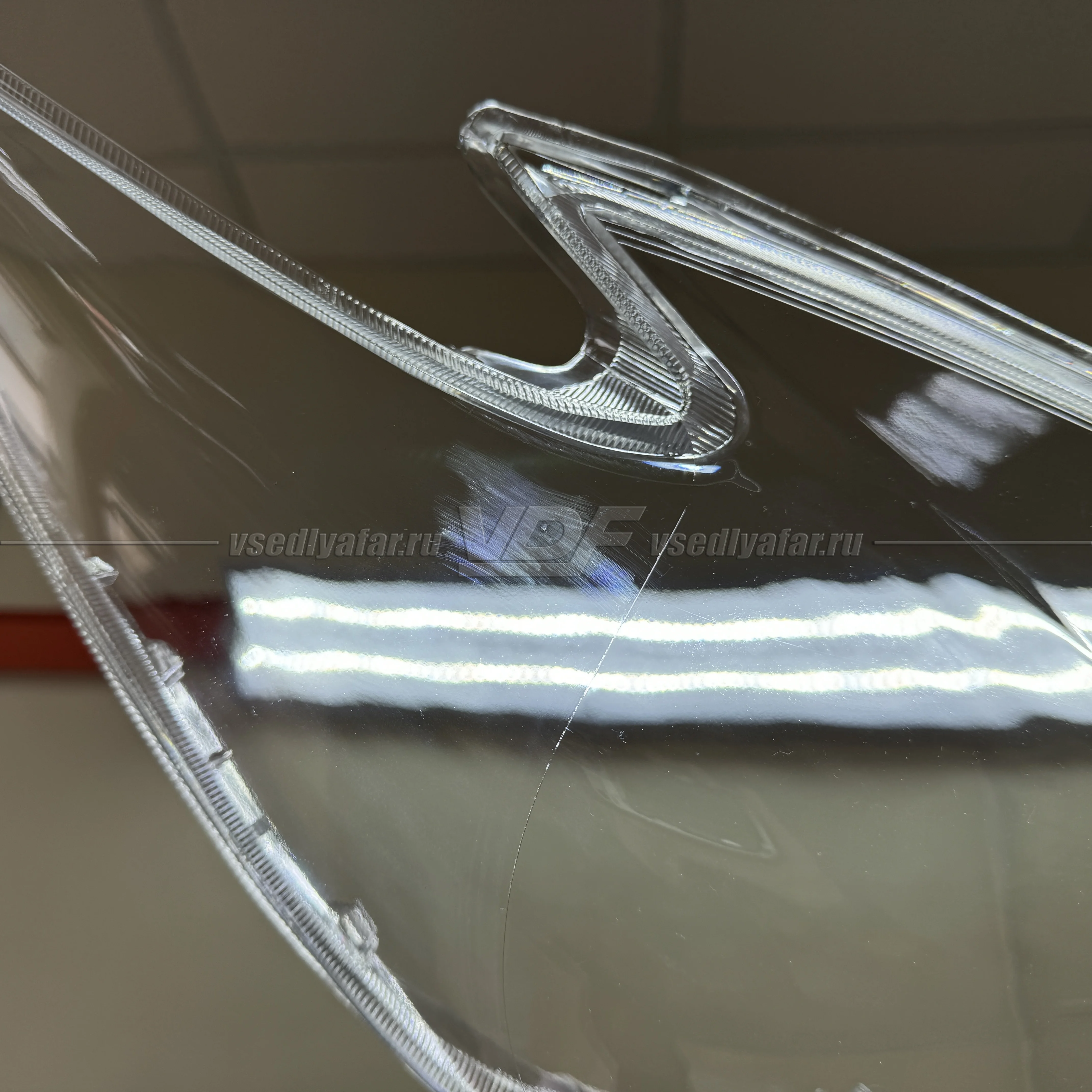 Уцененное стекло для фары Toyota Prius (2012-2016) LED Правое №6