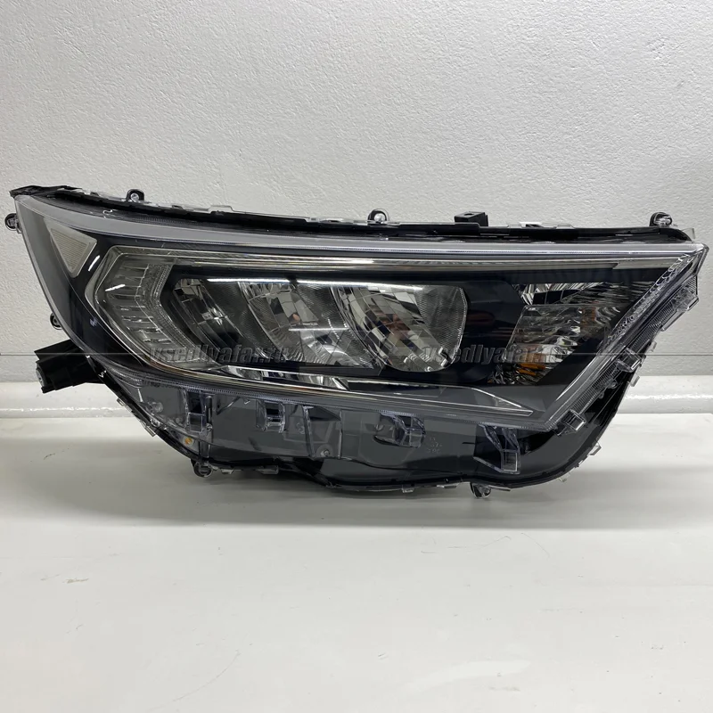 Стекло для фары Toyota RAV 4 V (2018-2022) Правое