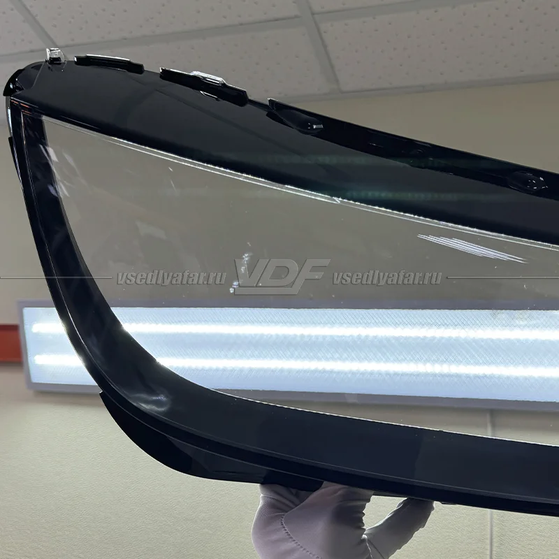 Уцененное стекло для фары Audi Q5 (2016-2020) LED Правое №1