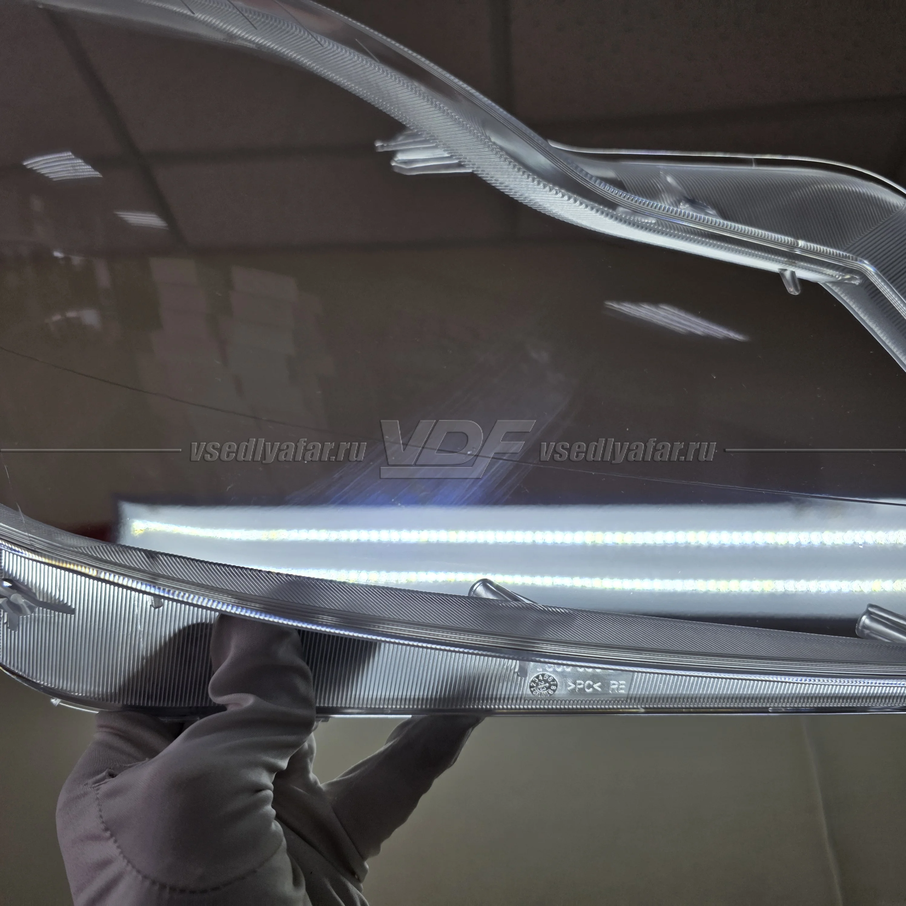 Уцененное стекло для фары Mercedes R230 (2008-2011) Правое №12