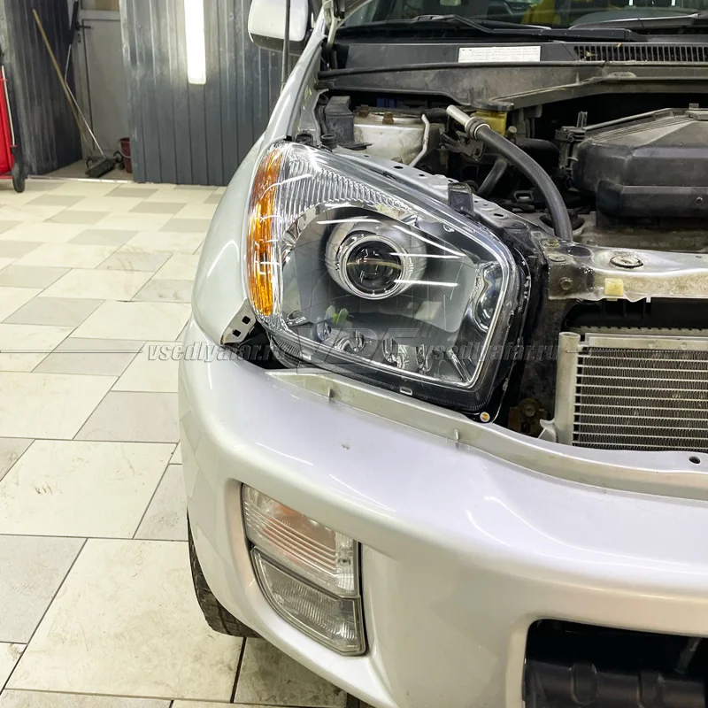 Стекло для фары Toyota RAV 4 (CA20) (2000-2003) Правое