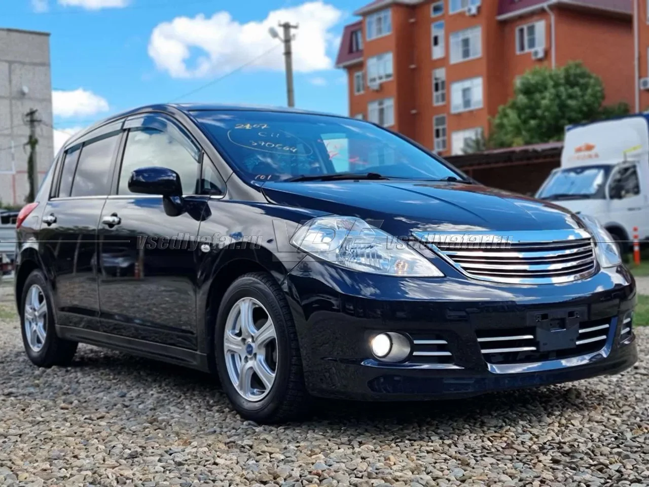 Стекло для фары Nissan Tiida Axis (2007-2010) Правое