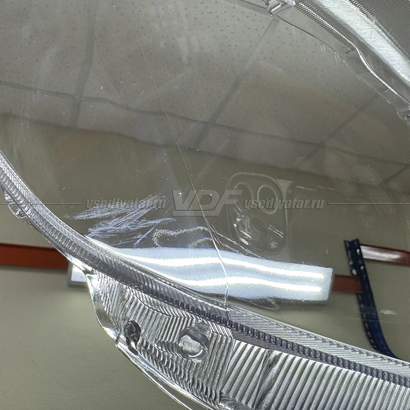 Уцененное стекло для фары Toyota Hilux (2011-2015) Правое №12