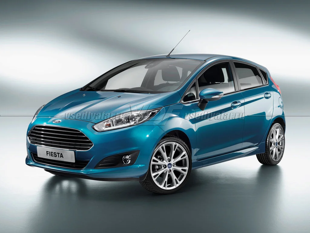 Стекло для фары Ford Fiesta (2013-2019) Левое