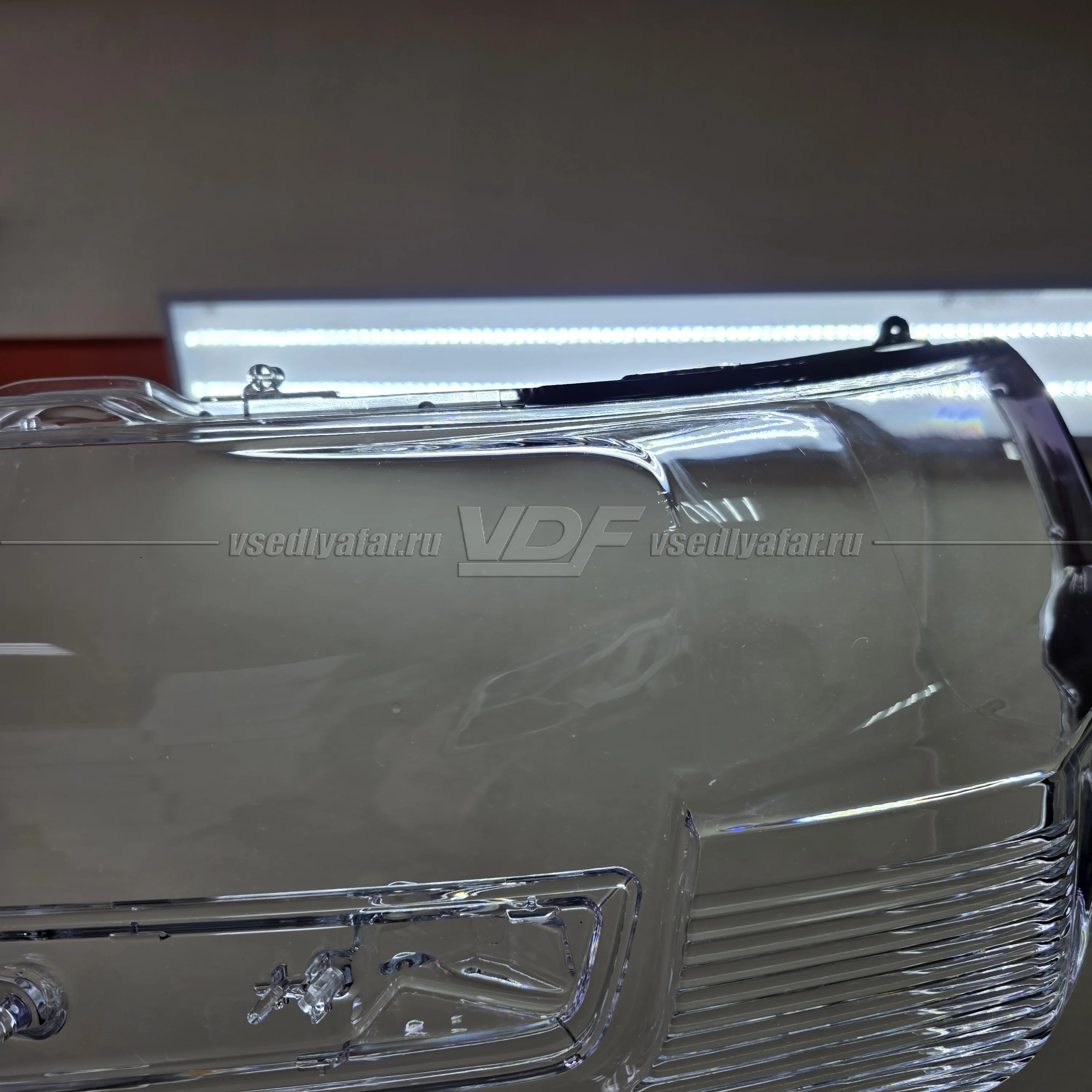 Уцененное стекло для фары Toyota Land Cruiser 200 (2015-2020) Левое №8