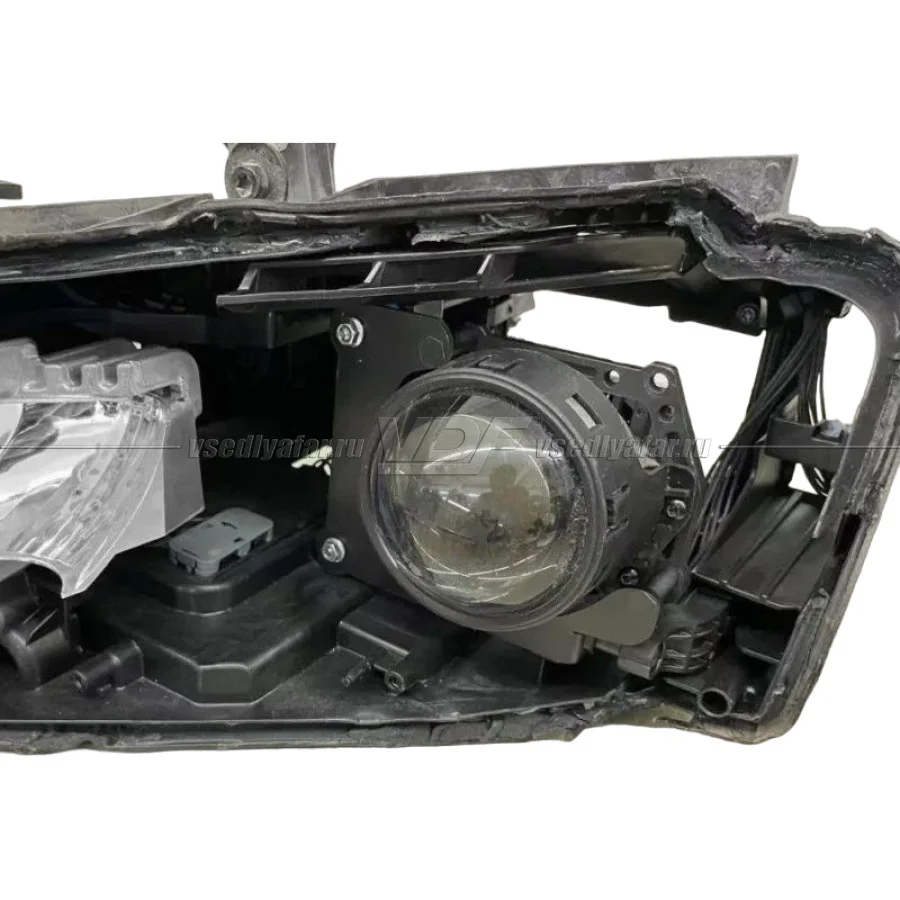 Рамки для замены линз в фарах Audi Q3 2016-2019 LED