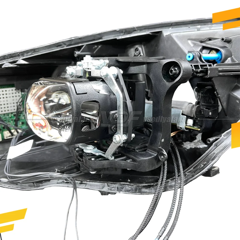 Рамки для замены линз в фарах Ford Focus III 2014-2019 с AFS
