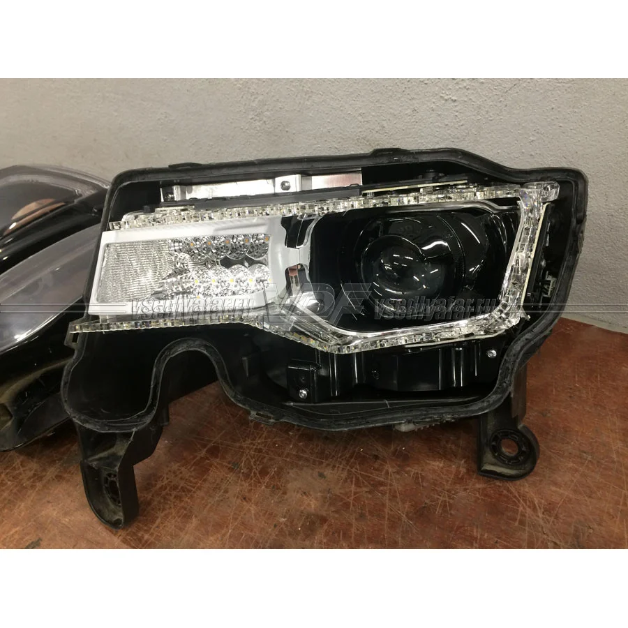 Рамки для замены линз в фарах Jeep Grand Cherokee 2013-2018 с AFS