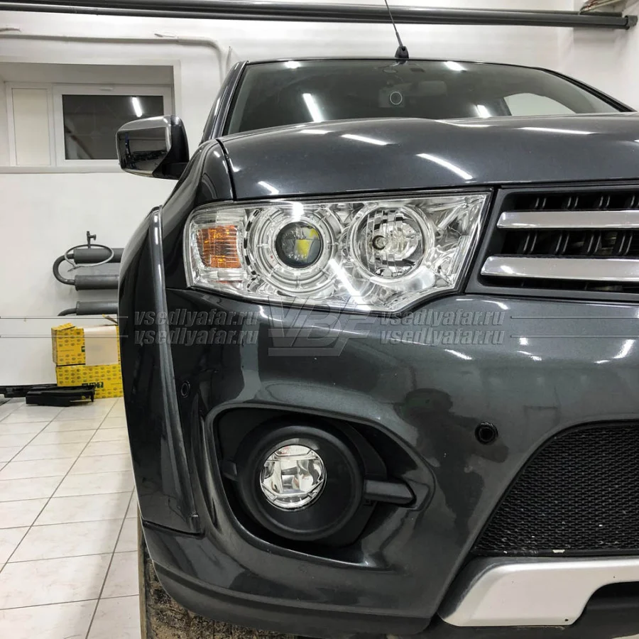 Рамки для замены линз в фарах Mitsubishi Pajero Sport 2008-2017