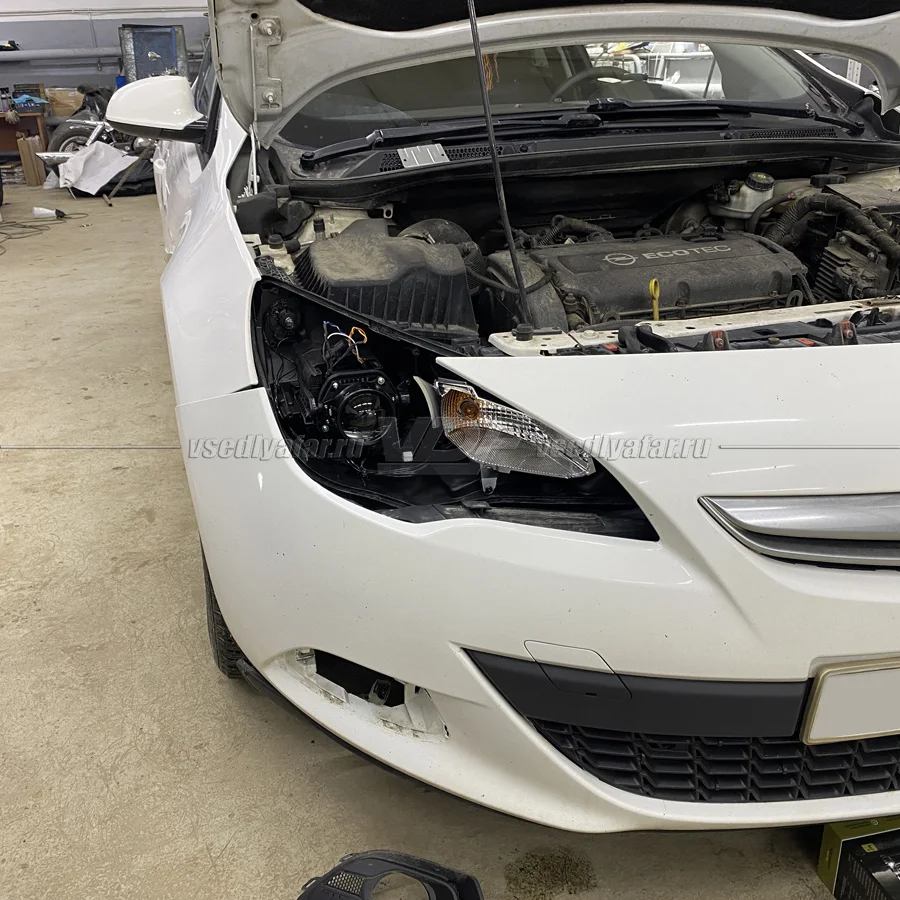 Рамки для замены линз в фарах Opel Astra GTC 2009-2015 Пластик.