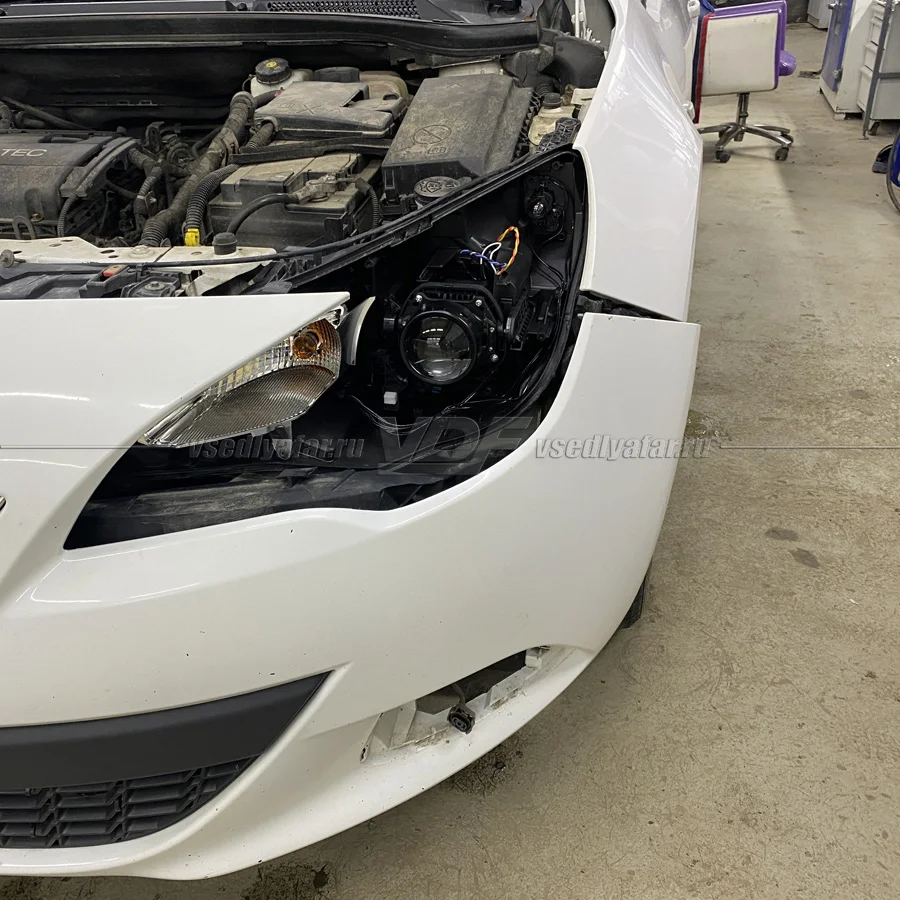 Рамки для замены линз в фарах Opel Astra GTC 2009-2015 Пластик.