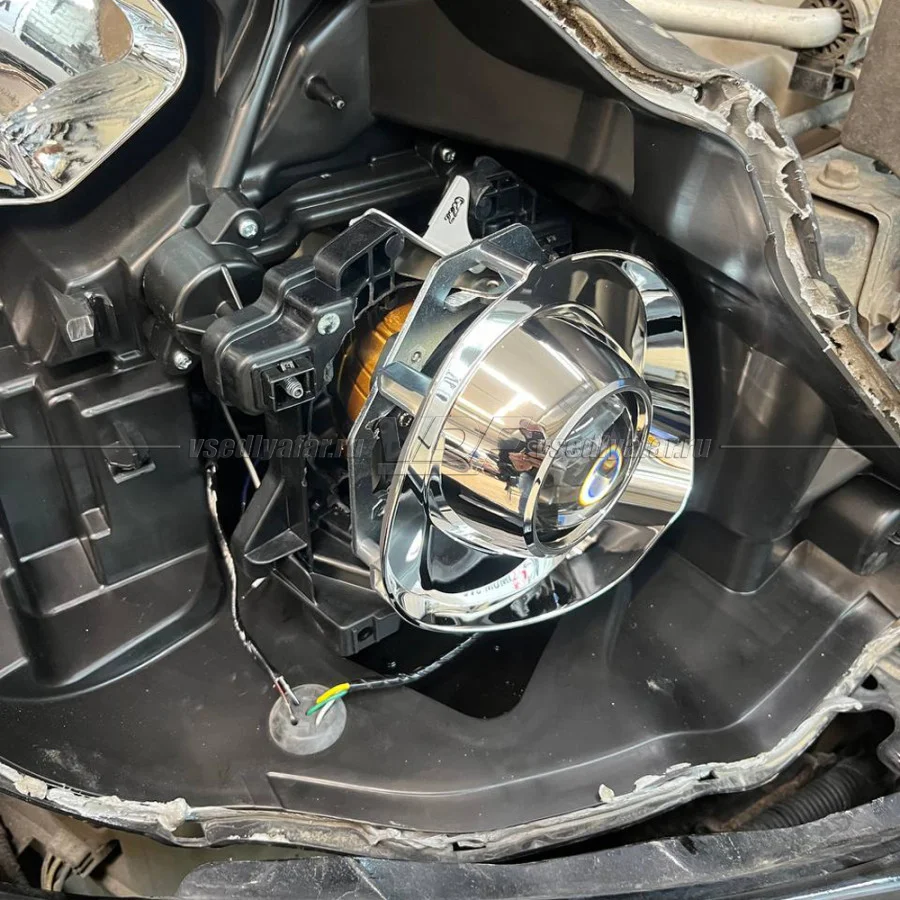 Рамки для замены линз в фарах Toyota Alphard 2011-2015 с AFS