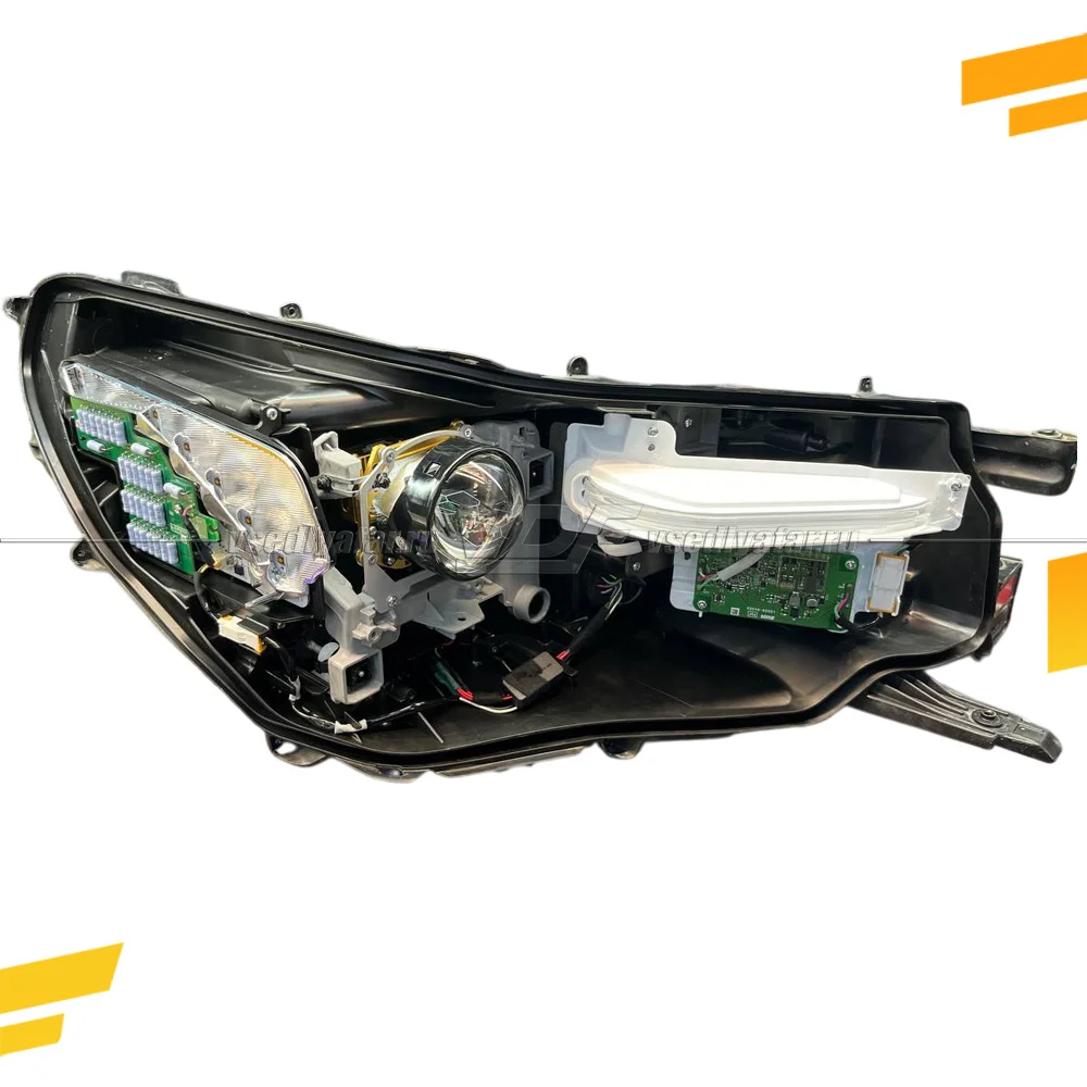 Рамки для замены линз в фарах Toyota Hilux 2020-2022 LED