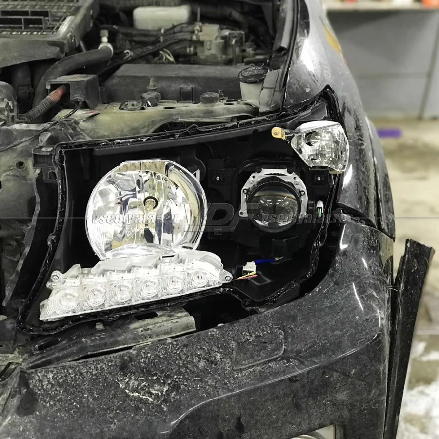 Рамки для замены линз в фарах Toyota Land Cruiser 200 2012-2015