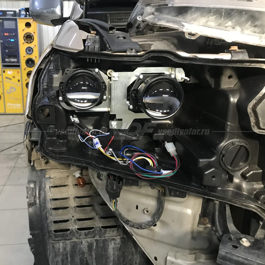 Рамки для замены линз в фарах Toyota Land Cruiser 200 2015-2021 2-х линз в 1 фару