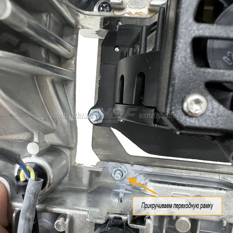 Рамки для замены линз в фарах Toyota Land Cruiser Prado 150 2017-2022 LED
