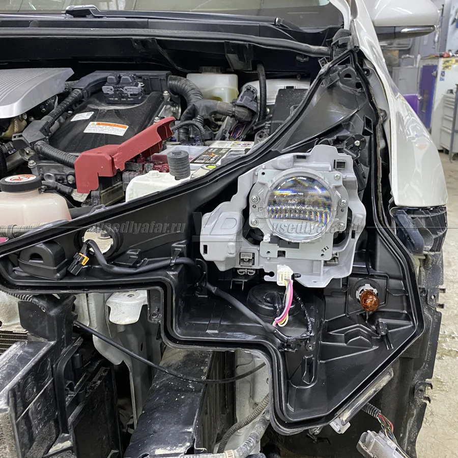 Рамки для замены линз в фарах Toyota Prius 2015-2019
