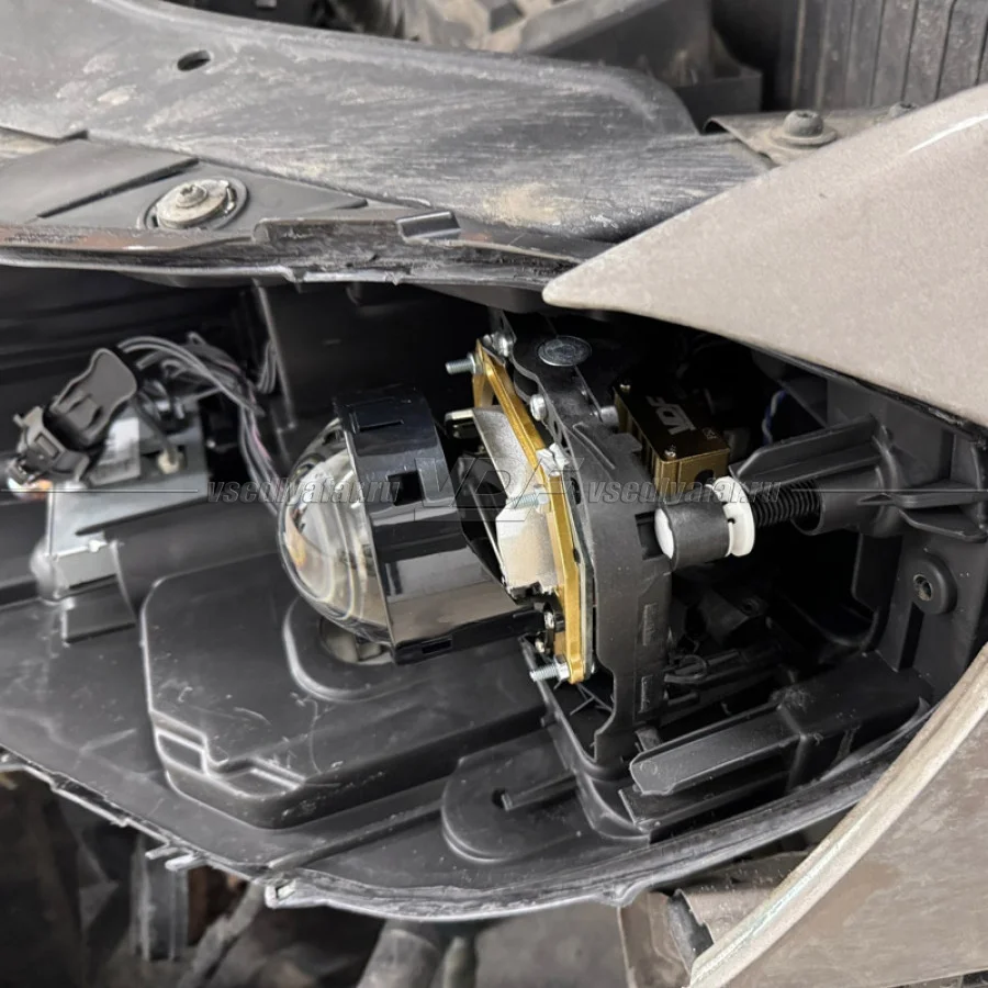 Рамки для замены линз в фарах Volkswagen Passat B7 2010-2015 с AFS